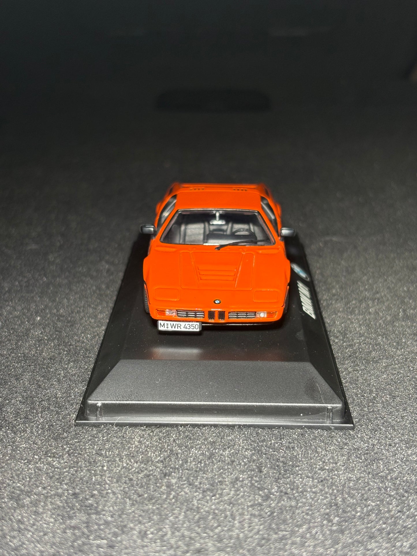 BMW M1 (1:43) — Official Dealer Item